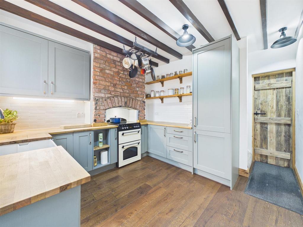 Kitchen: