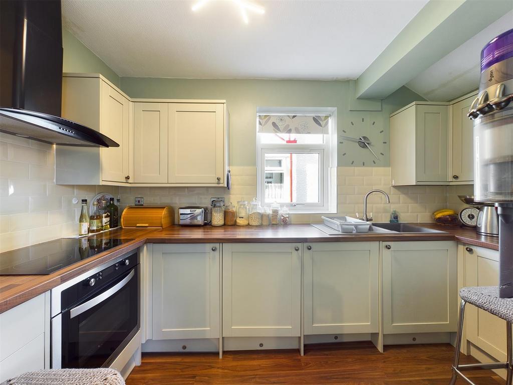Kitchen: