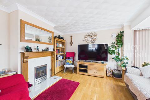 2 bedroom chalet for sale, Pound Close, Harleston
