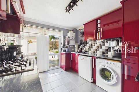 2 bedroom chalet for sale, Pound Close, Harleston