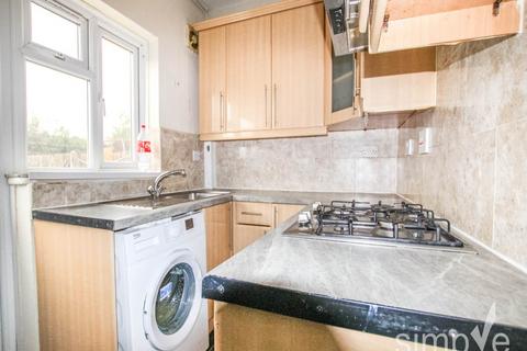 2 bedroom ground floor maisonette to rent, Victoria Road, Southall, Middlesex