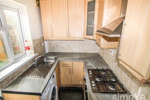 2 bedroom ground floor maisonette to rent, Victoria Road, Southall, Middlesex