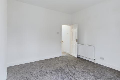 2 bedroom end of terrace house for sale, Nesfield Avenue, Perth Street West, HU5 3UW `