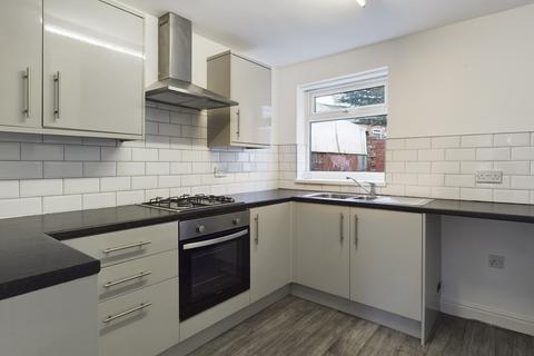 2 bedroom end of terrace house for sale, Nesfield Avenue, Perth Street West, HU5 3UW `