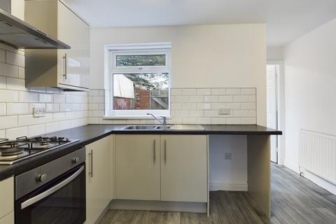 2 bedroom end of terrace house for sale, Nesfield Avenue, Perth Street West, HU5 3UW `