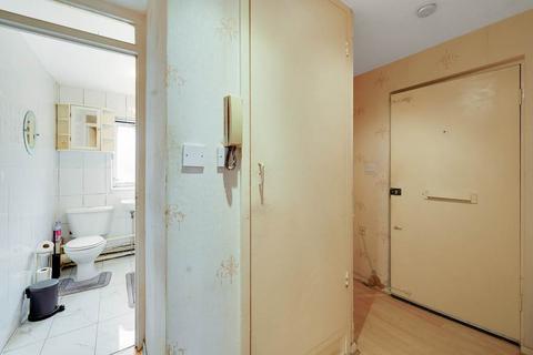 1 bedroom flat for sale, Sycamore Close, London E16