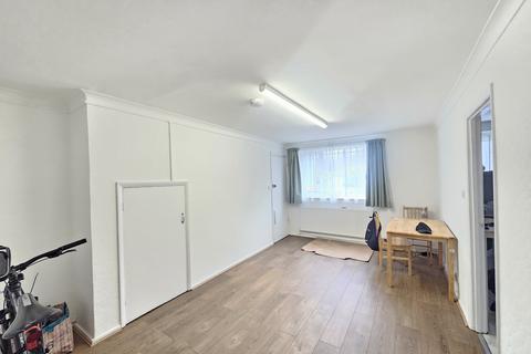 2 bedroom flat to rent, St. Ann's Road, London N15