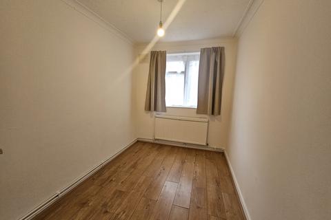 2 bedroom flat to rent, St. Ann's Road, London N15