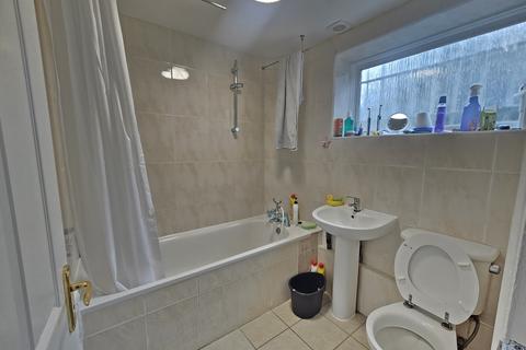 2 bedroom flat to rent, St. Ann's Road, London N15