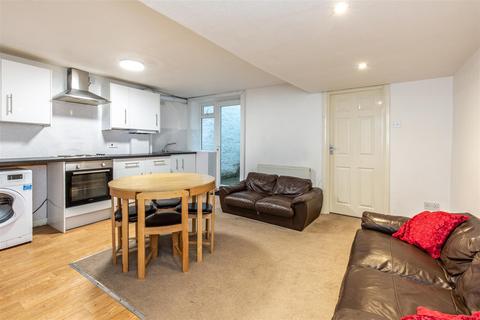 2 bedroom flat to rent, Bedford Square, Brighton