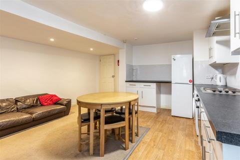 2 bedroom flat to rent, Bedford Square, Brighton