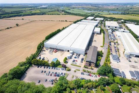 Warehouse to rent, 3 Express Business Park Rushden NN10 6GL