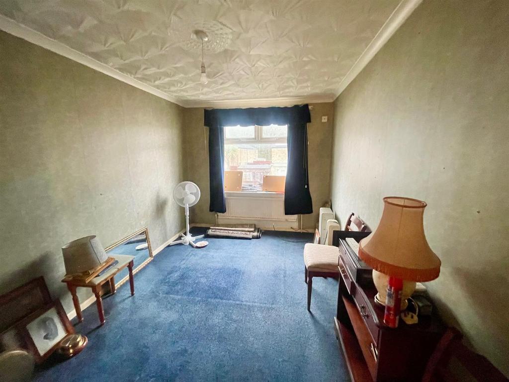 Bedroom 1.jpg