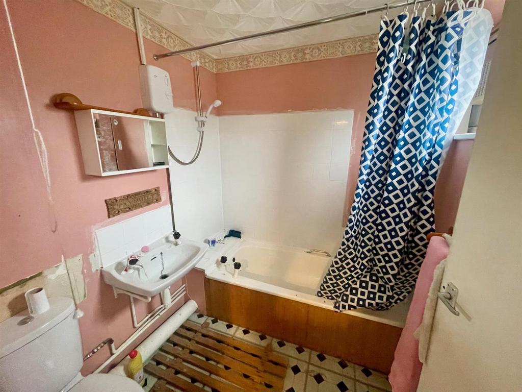 Bathroom.jpg