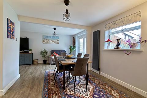 4 bedroom detached house for sale, Eagle Close, Kingsteignton, Newton Abbot