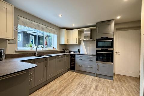 4 bedroom detached house for sale, Eagle Close, Kingsteignton, Newton Abbot