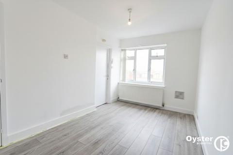 3 bedroom flat to rent, Hertford Road, Enfield, EN3