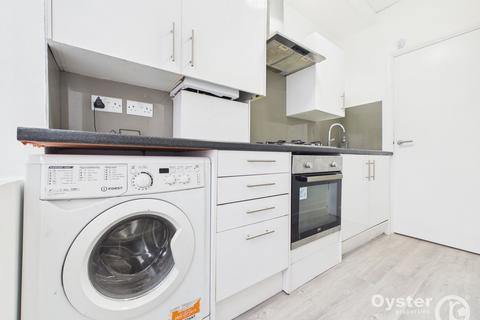 3 bedroom flat to rent, Hertford Road, Enfield, EN3