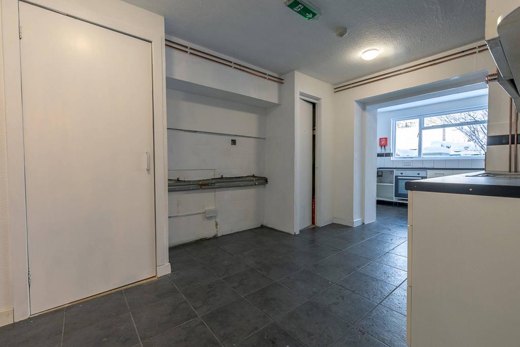 MFL4242950 898.jpg