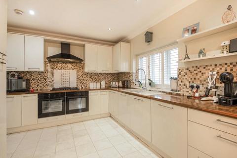 4 bedroom bungalow for sale, Lesney Park, Erith, DA8