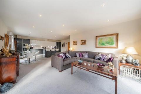 2 bedroom flat for sale, Blagrove Road, Teddington TW11