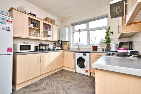 2 bedroom flat to rent, Green Lane,, Seven Kings, Ilford, Redbridge, IG3