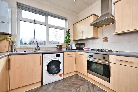 2 bedroom flat to rent, Green Lane,, Seven Kings, Ilford, Redbridge, IG3