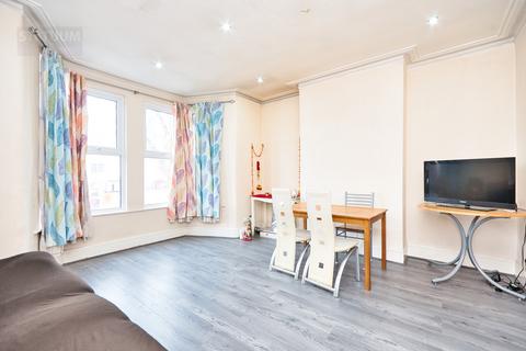 2 bedroom flat to rent, Green Lane,, Seven Kings, Ilford, Redbridge, IG3
