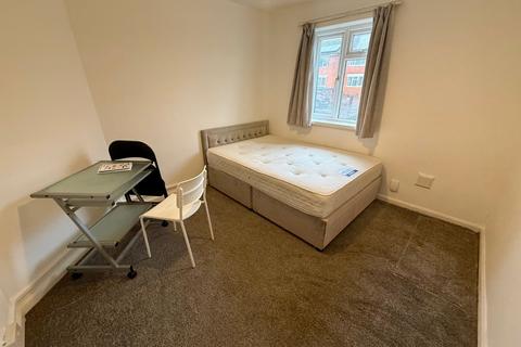 4 bedroom semi-detached house to rent, Mayfield Road, Southampton SO17