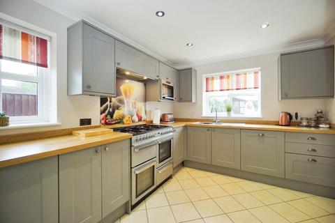 4 bedroom semi-detached house for sale, Hayne Court, Tiverton, EX16