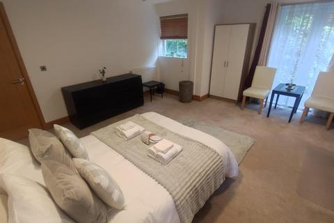 1 bedroom in a house share to rent, Dell Court, Northwood HA6