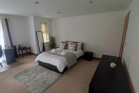 1 bedroom in a house share to rent, Dell Court, Northwood HA6
