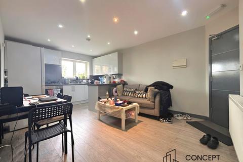 2 bedroom apartment to rent, Langley Park Road, Sutton, SM2