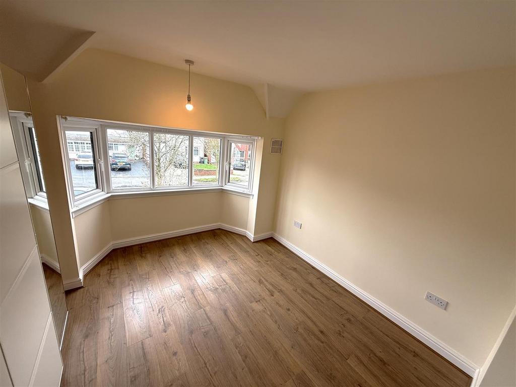 Front bedroom 2.JPG