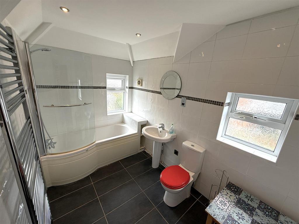 Bathroom.JPG
