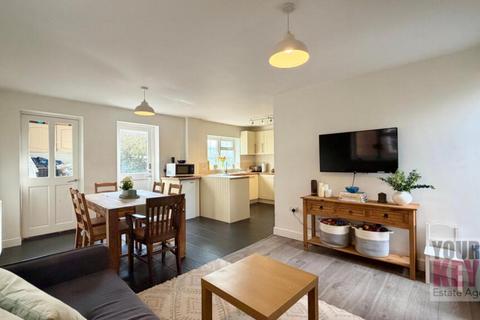 5 bedroom detached house for sale, The Street, Newington, Folkestone, Kent, CT18 8AU