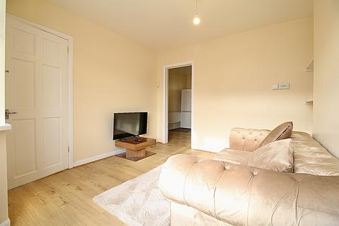 3 bedroom terraced house to rent, Salt Hill Way, Slough SL1