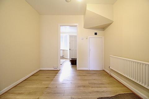 3 bedroom terraced house to rent, Salt Hill Way, Slough SL1