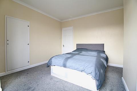 3 bedroom terraced house to rent, Salt Hill Way, Slough SL1