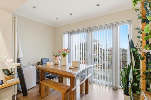 2 bedroom apartment for sale, Meadow Close, St. Albans AL2
