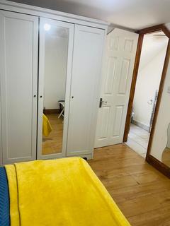 undefined, The Woodlands, Isleworth TW7