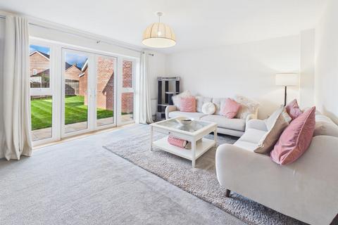 3 bedroom semi-detached house for sale, Siskin Way, Hardwicke, Gloucester
