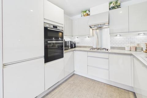 3 bedroom semi-detached house for sale, Siskin Way, Hardwicke, Gloucester