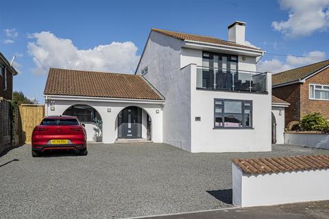 6 bedroom detached house for sale, Rustic Road, Peacehaven