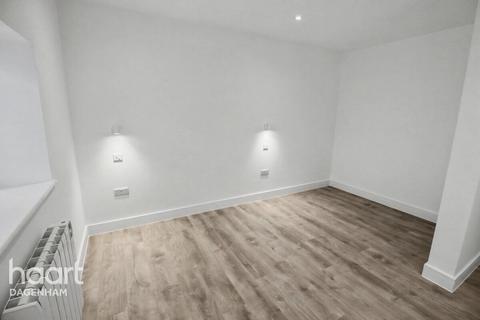 1 bedroom apartment to rent, Gale Street, Dagenham