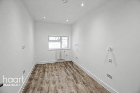 1 bedroom apartment to rent, Gale Street, Dagenham