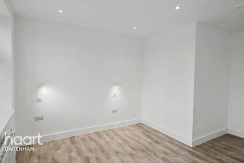 1 bedroom apartment to rent, Gale Street, Dagenham