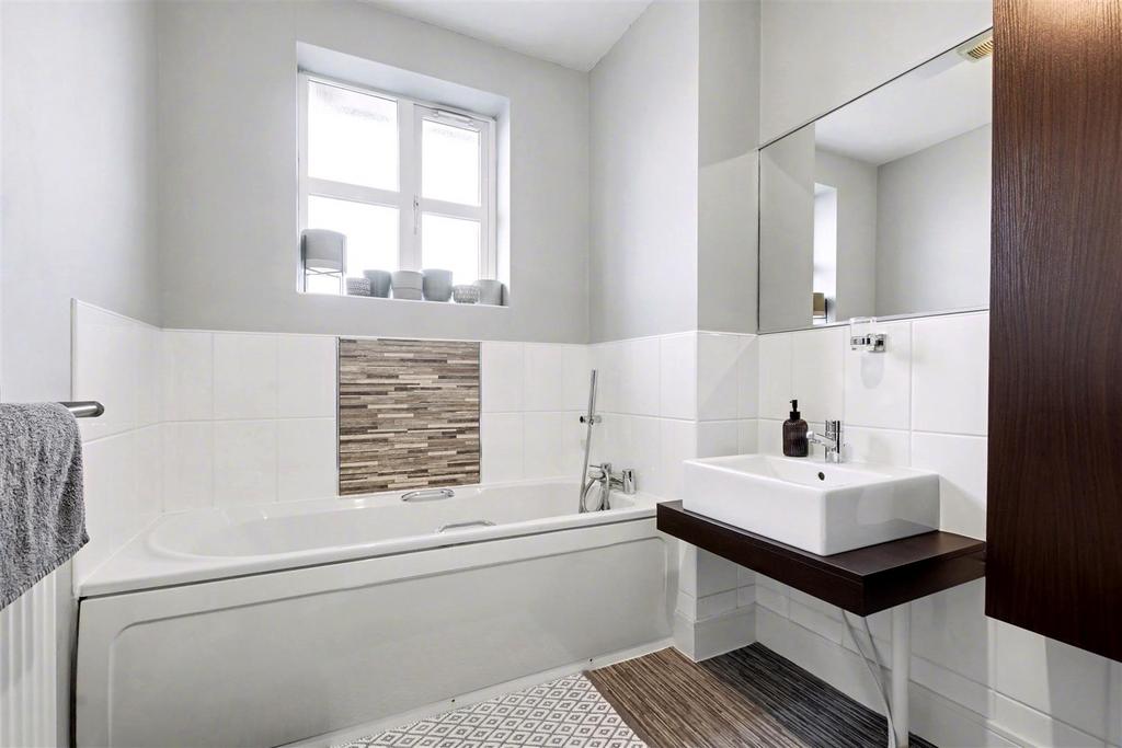 Ensuite Bed Three.jpeg