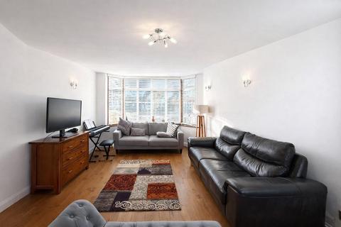 4 bedroom detached house to rent, Briarwood Road, Epsom