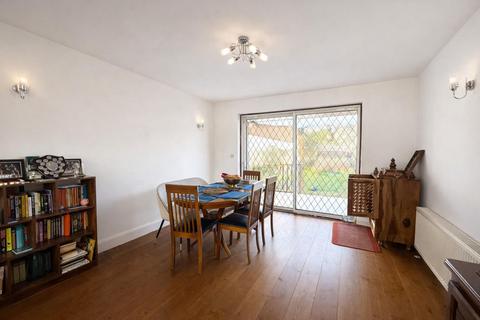 4 bedroom detached house to rent, Briarwood Road, Epsom
